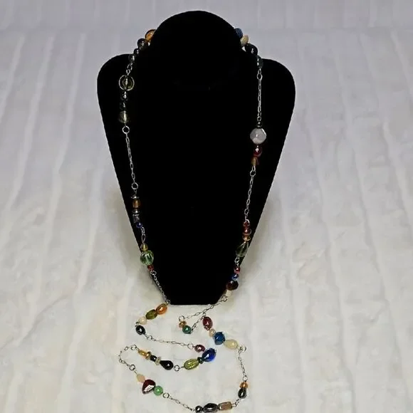 Glass beaded non adjustable silver tone necklace - Picture 1 of 5